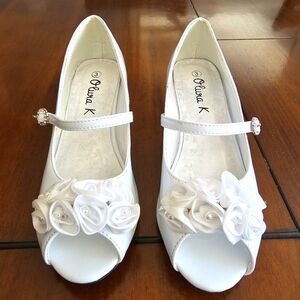 Girls Youth Size 3 dress heel